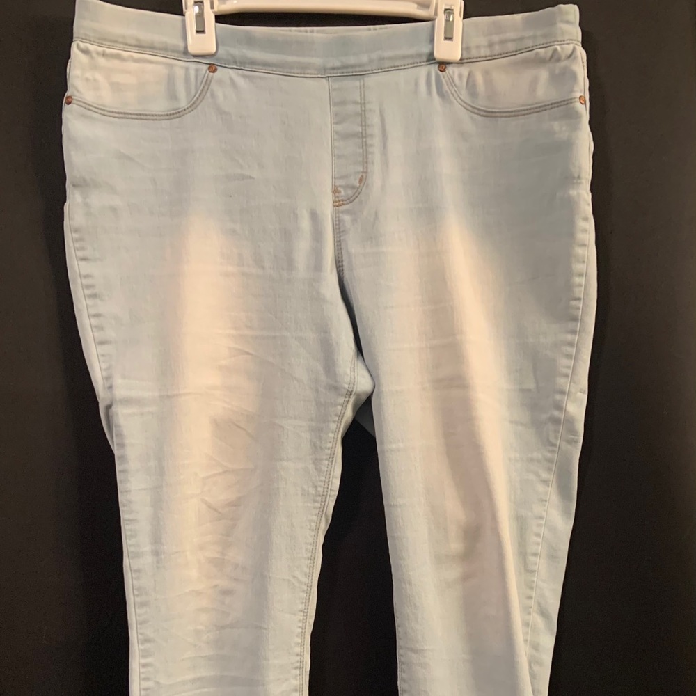 Knee length leggings/ jeans